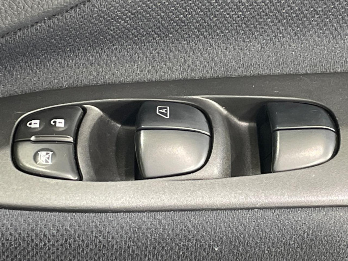 2015 Nissan Serena DAA-HFC26 (UW-6a0930f7801fa)[10]