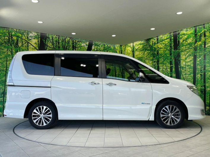 2015 Nissan Serena DAA-HFC26 (UW-6a0930f79e6de)[11]