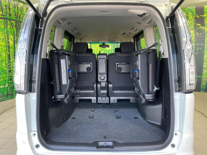 2015 Nissan Serena DAA-HFC26 (UW-6a0930f79e6de)[13]