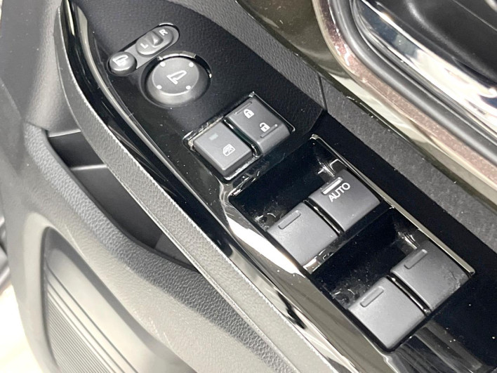 2018 Honda N-BOX CUSTOM DBA-JF3 (UW-6a093107f100e)[29]