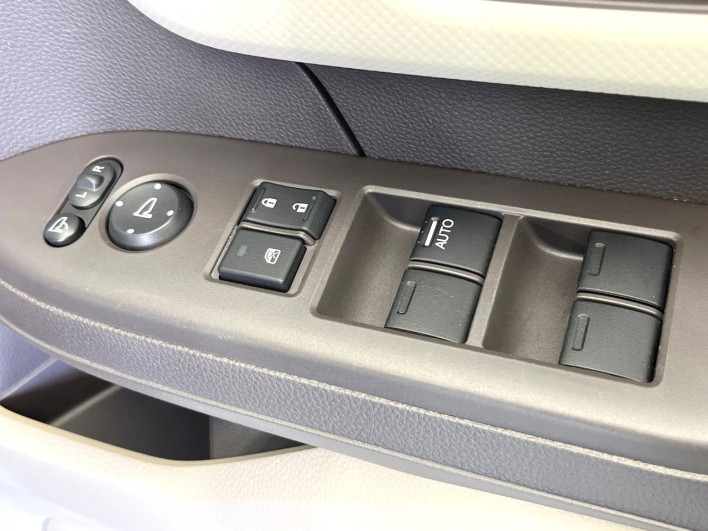 2018 Honda N-BOX DBA-JF3 (UW-6a0931081627c)[12]