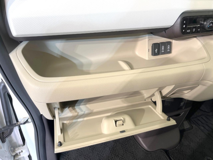 2018 Honda N-BOX DBA-JF3 (UW-6a0931081627c)[4]