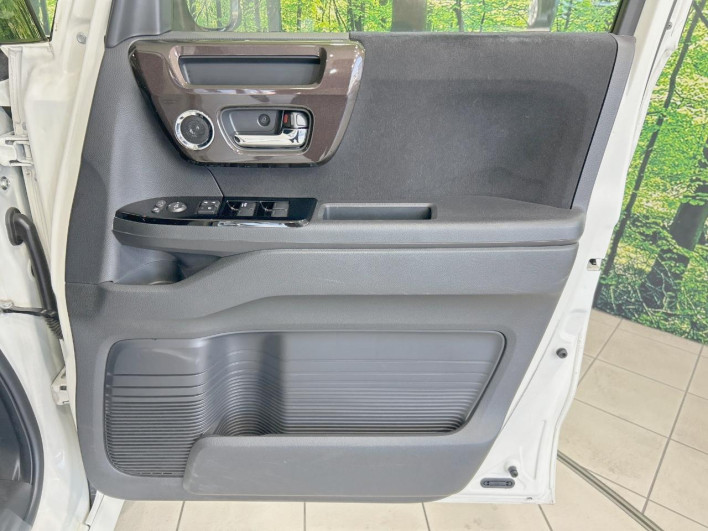 2018 Honda N-BOX CUSTOM DBA-JF3 (UW-6a093108969e8)[23]