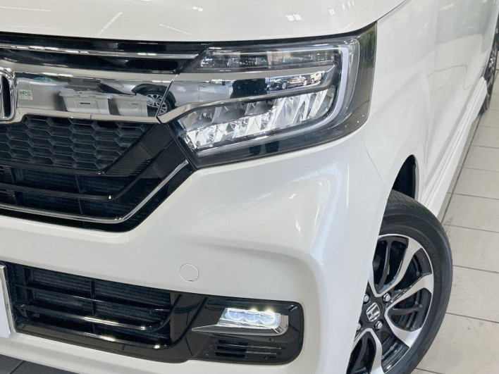 2018 Honda N-BOX CUSTOM DBA-JF3 (UW-6a093108969e8)[15]