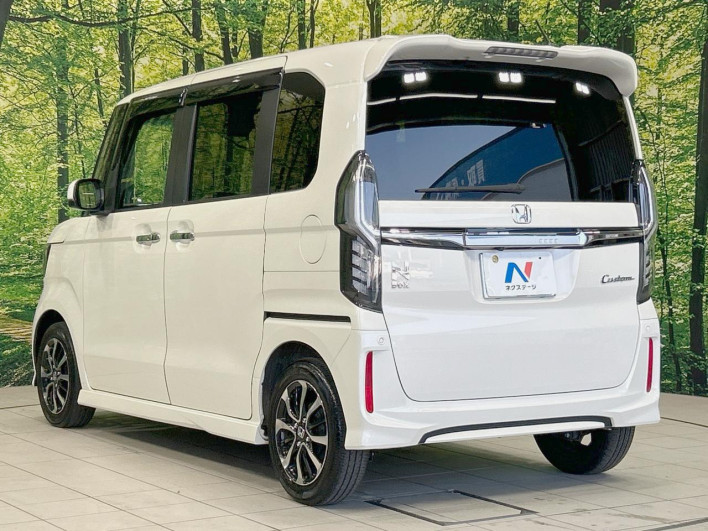 2018 Honda N-BOX CUSTOM DBA-JF3 (UW-6a093108969e8)[6]