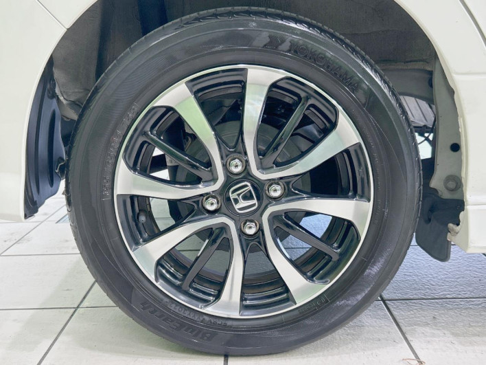 2018 Honda N-BOX CUSTOM DBA-JF3 (UW-6a093108969e8)[21]