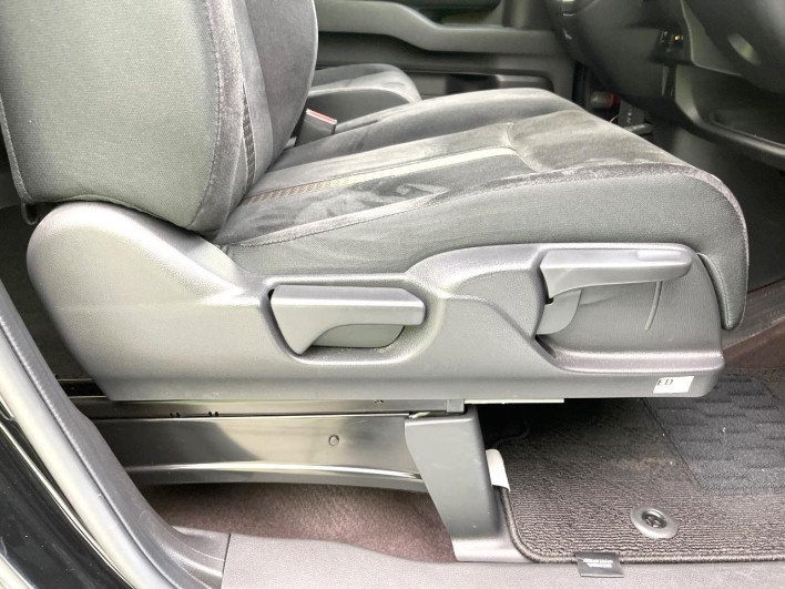 2019 Honda N-BOX CUSTOM DBA-JF3 (UW-6a09310a472ba)[16]