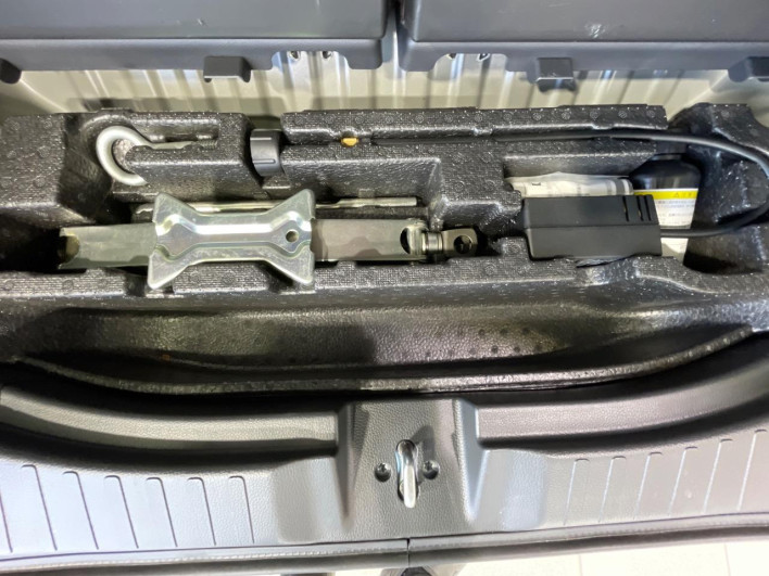 2018 Honda N-BOX CUSTOM DBA-JF3 (UW-6a09310c319a2)[15]