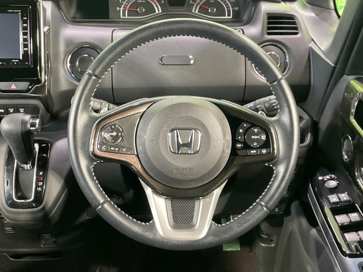 2018 Honda N-BOX CUSTOM DBA-JF3 (UW-6a09310c319a2)[21]