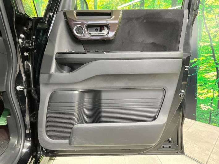 2018 Honda N-BOX CUSTOM DBA-JF3 (UW-6a09310c319a2)[22]