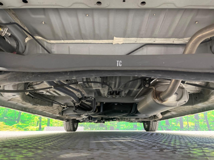 2018 Honda N-BOX CUSTOM DBA-JF3 (UW-6a09310c57264)[18]