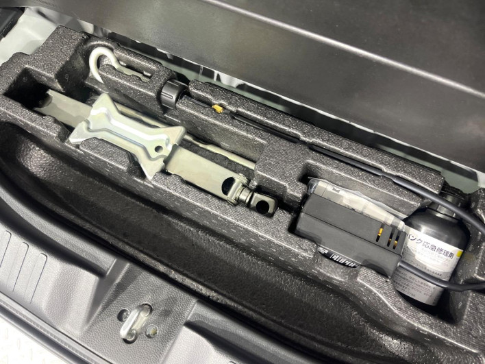 2018 Honda N-BOX CUSTOM DBA-JF3 (UW-6a09310c57264)[16]