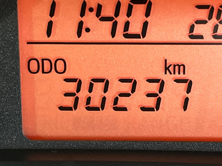 2016 Toyota Vitz DBA-KSP130 (UW-6a09312fdb4eb)[2]