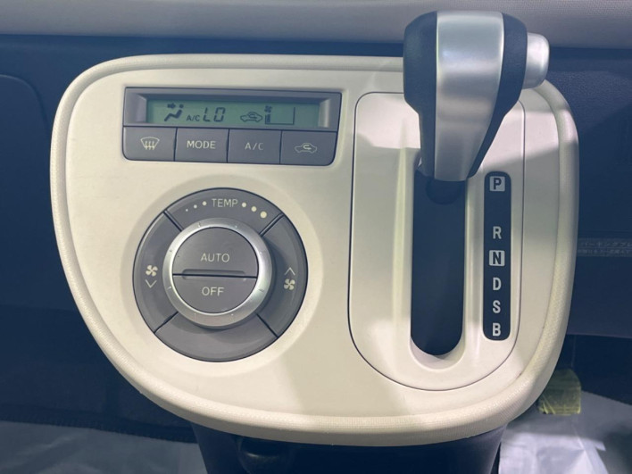 2013 Daihatsu Mira Cocoa DBA-L675S (UW-6a0931329075f)[4]