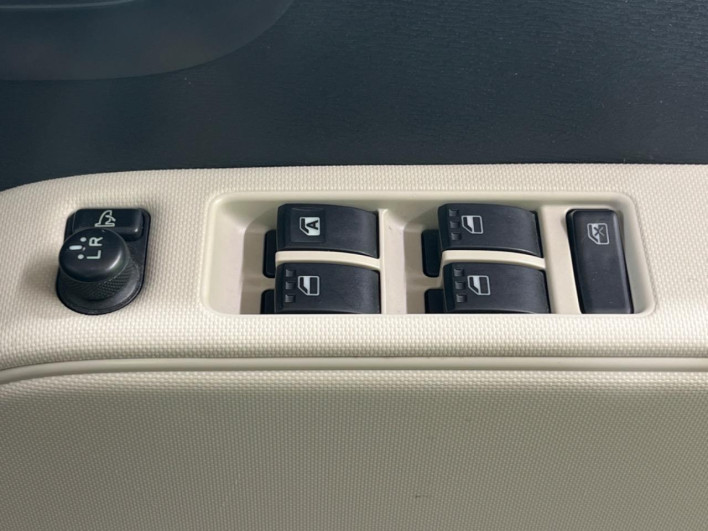 2013 Daihatsu Mira Cocoa DBA-L675S (UW-6a0931329075f)[16]