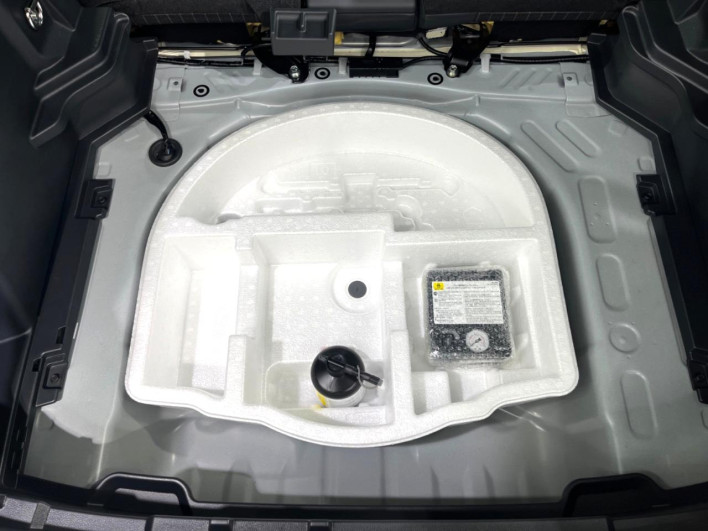 2022 Toyota Yaris Cross 6AA-MXPJ10 (UW-6a09318d18d03)[16]