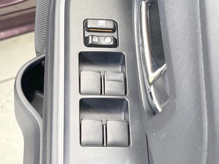 2014 Toyota Aqua DAA-NHP10 (UW-6a0931a1326ef)[29]