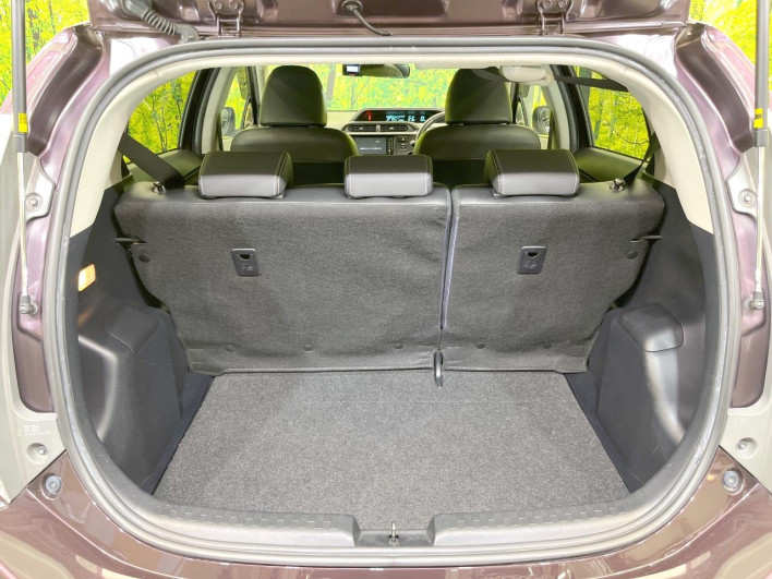 2014 Toyota Aqua DAA-NHP10 (UW-6a0931a1326ef)[26]