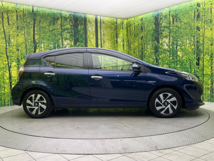 2019 Toyota Aqua DAA-NHP10 (UW-6a0931a20287b)[10]