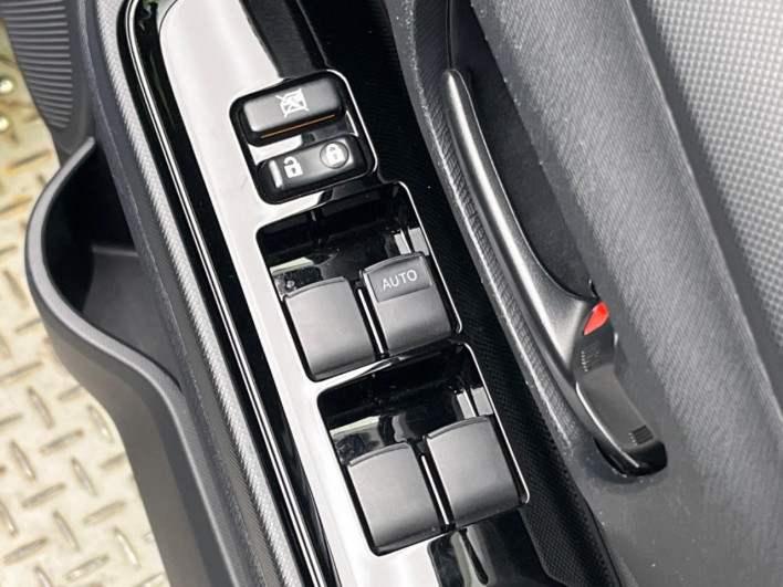 2019 Toyota Aqua DAA-NHP10 (UW-6a0931a20287b)[20]