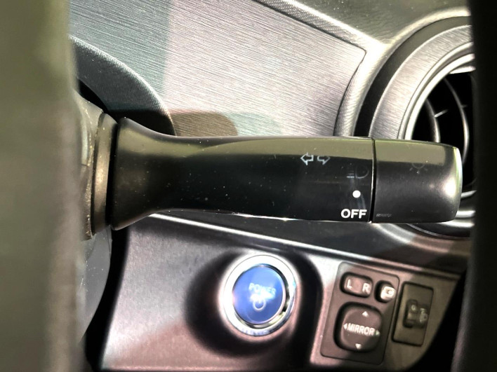 2012 Toyota Aqua DAA-NHP10 (UW-6a0931a322b89)[21]