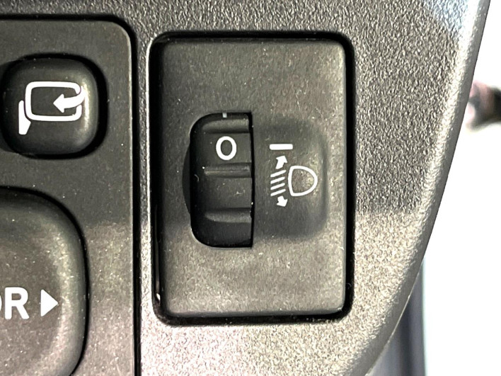 2012 Toyota Aqua DAA-NHP10 (UW-6a0931a322b89)[8]