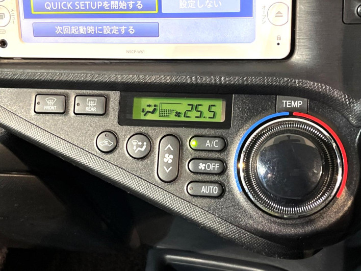 2012 Toyota Aqua DAA-NHP10 (UW-6a0931a322b89)[14]