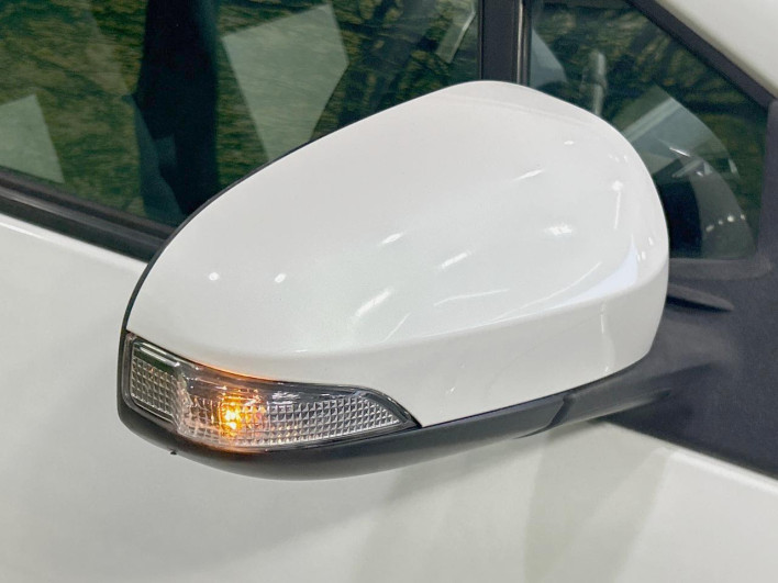 2013 Toyota Aqua DAA-NHP10 (UW-6a0931a35a1c0)[13]