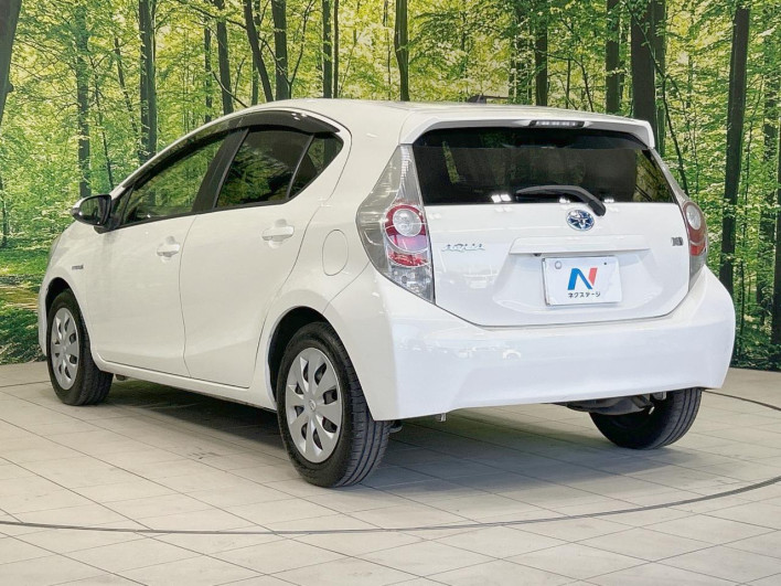 2013 Toyota Aqua DAA-NHP10 (UW-6a0931a35a1c0)[6]