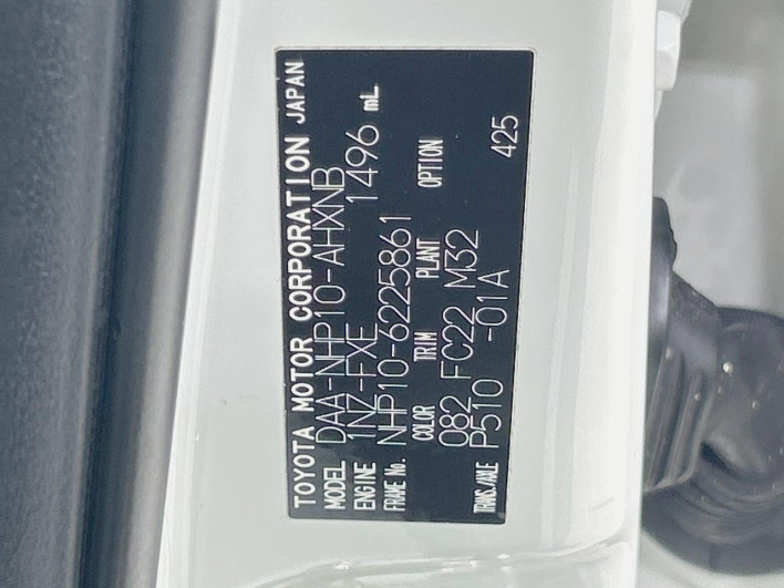 2013 Toyota Aqua DAA-NHP10 (UW-6a0931a35a1c0)[1]