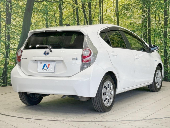 2013 Toyota Aqua DAA-NHP10 (UW-6a0931a35a1c0)[8]