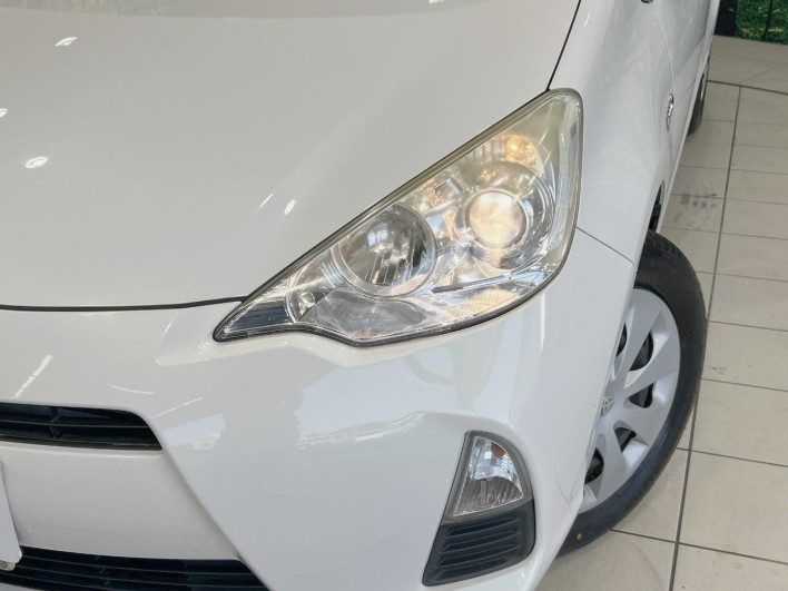 2013 Toyota Aqua DAA-NHP10 (UW-6a0931a35a1c0)[15]