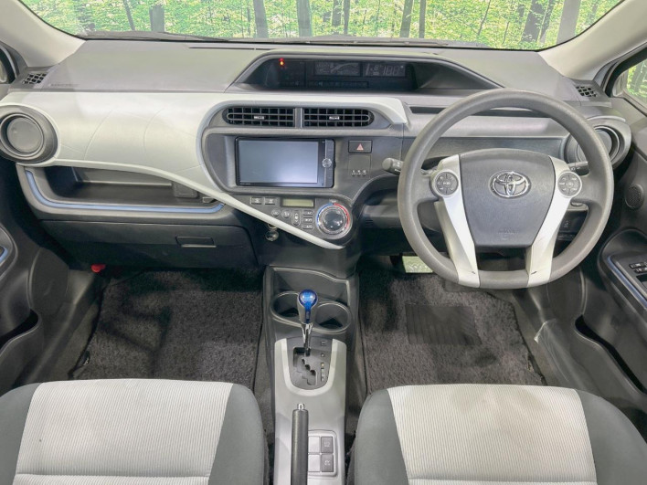 2013 Toyota Aqua DAA-NHP10 (UW-6a0931a35a1c0)[25]