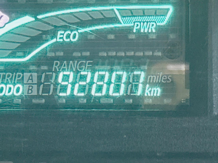2013 Toyota Aqua DAA-NHP10 (UW-6a0931a35a1c0)[2]