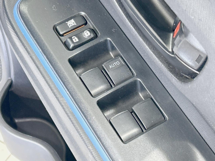 2013 Toyota Aqua DAA-NHP10 (UW-6a0931a35a1c0)[22]