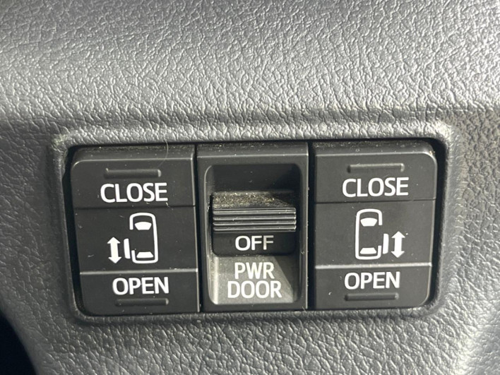 2017 Toyota Sienta DAA-NHP170G (UW-6a0931a682c78)[9]