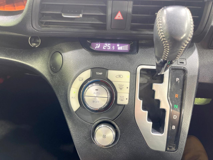 2017 Toyota Sienta DAA-NHP170G (UW-6a0931a682c78)[21]