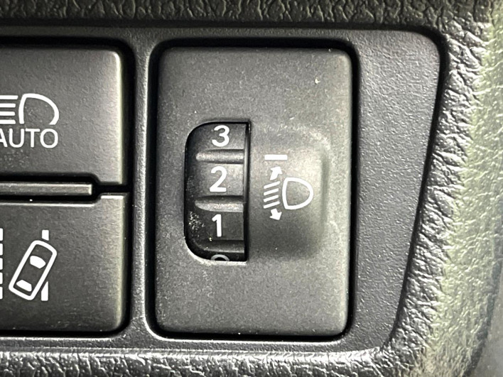 2019 Toyota Corolla Axio DBA-NRE161 (UW-6a0931a7821eb)[25]