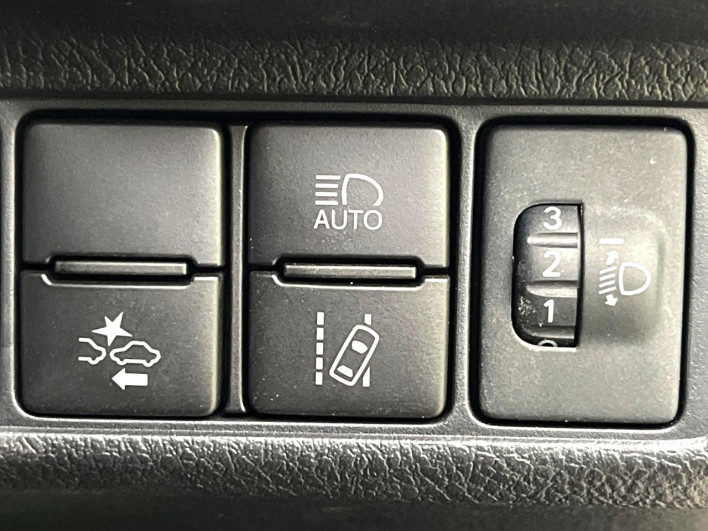 2019 Toyota Corolla Axio DBA-NRE161 (UW-6a0931a7821eb)[24]