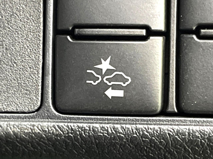 2019 Toyota Corolla Axio DBA-NRE161 (UW-6a0931a7821eb)[28]