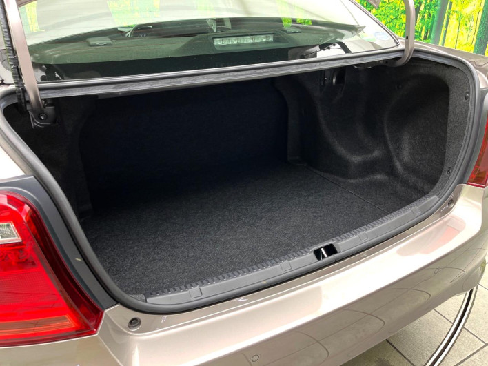2019 Toyota Corolla Axio DBA-NRE161 (UW-6a0931a7821eb)[16]