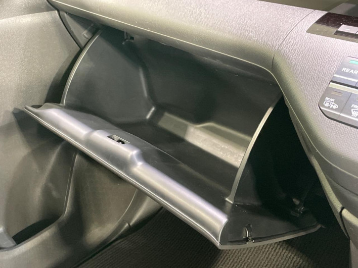 2012 Honda Step Wagon DBA-RK2 (UW-6a0931af5c3c8)[25]