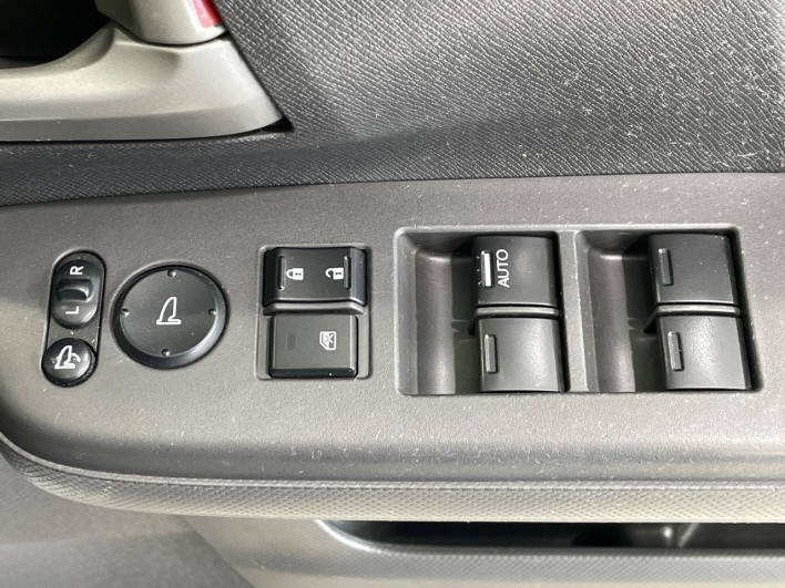 2012 Honda Step Wagon DBA-RK2 (UW-6a0931af5c3c8)[9]