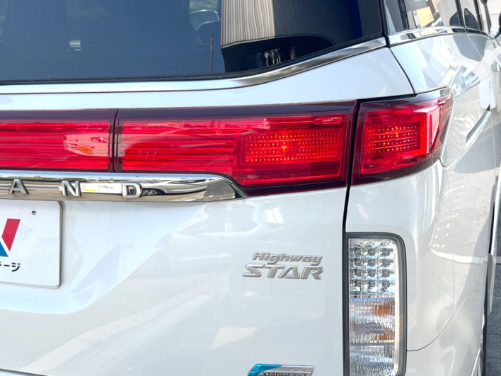 2011 Nissan Elgrand DBA-TE52 (UW-6a0931c2d30ef)[11]