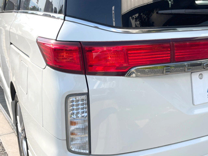 2011 Nissan Elgrand DBA-TE52 (UW-6a0931c2d30ef)[12]