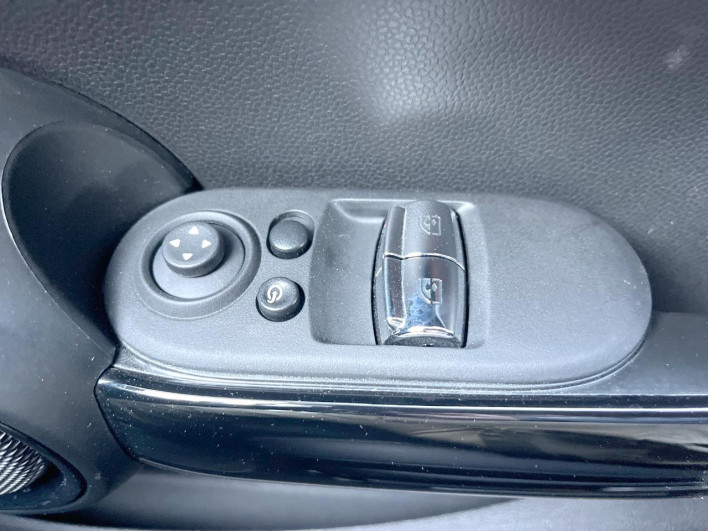 2024 Rover Mini 3BA-XR20MW (UW-6a0931d43d7fd)[22]