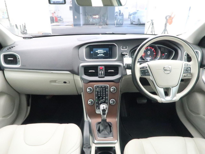 2016 Volvo V40 LDA-MD4204T (UW-6a0931d76e405)[15]