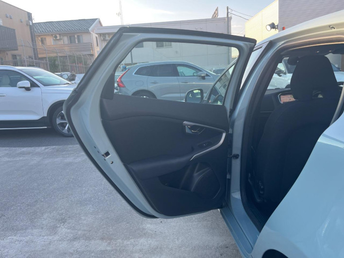 2018 Volvo V40 LDA-MD4204T (UW-6a0931d7734c8)[26]