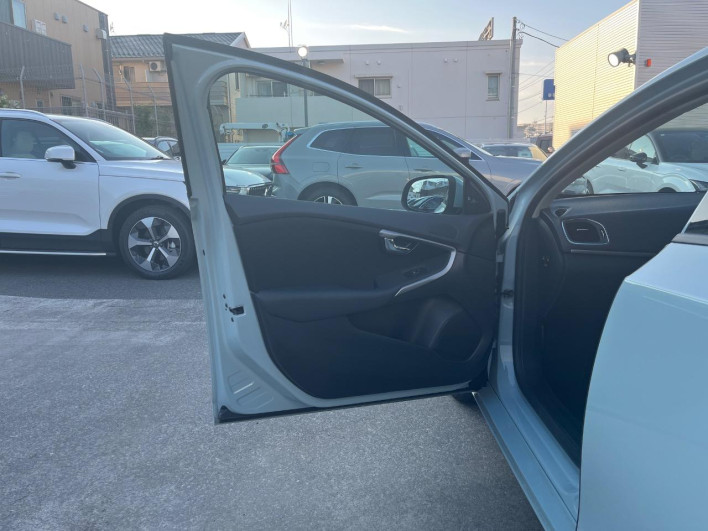 2018 Volvo V40 LDA-MD4204T (UW-6a0931d7734c8)[23]