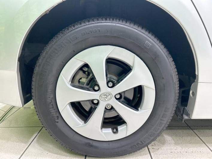 2014 Toyota Prius DAA-ZVW30 (UW-6a0931ec1b478)[13]